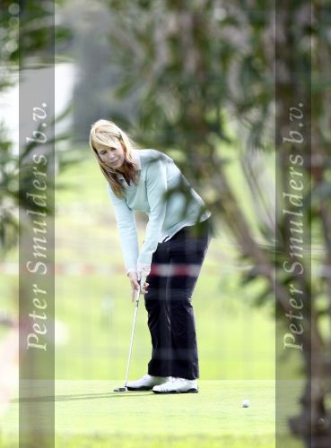 Vale do Lobo 24 februari 2008
Linda de Mol golfend met haar nieuwe vriend Jeroen Rietbergen op vale do lobo  waar Linda een huis heeft.