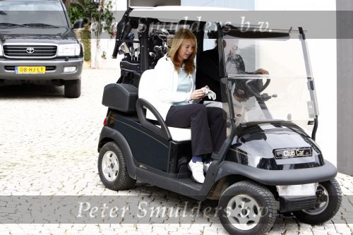 Vale do Lobo 24 februari 2008
Linda de Mol golfend met haar nieuwe vriend Jeroen Rietbergen op vale do lobo  waar Linda een huis heeft.
