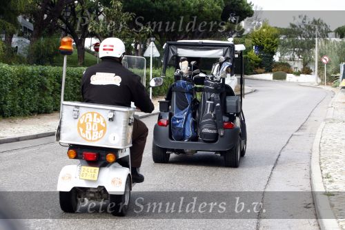 Vale do Lobo 24 februari 2008
Linda de Mol golfend met haar nieuwe vriend Jeroen Rietbergen op vale do lobo  waar Linda een huis heeft.