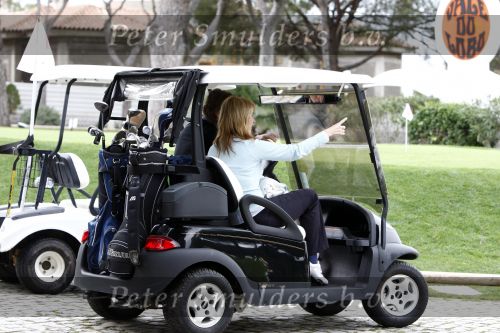 Vale do Lobo 24 februari 2008
Linda de Mol golfend met haar nieuwe vriend Jeroen Rietbergen op vale do lobo  waar Linda een huis heeft.