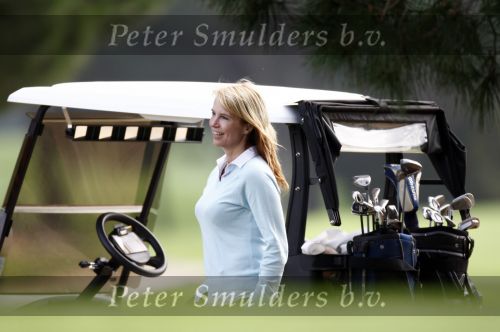 Vale do Lobo 24 februari 2008
Linda de Mol golfend met haar nieuwe vriend Jeroen Rietbergen op vale do lobo  waar Linda een huis heeft.