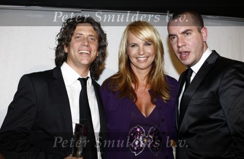 Hilversum 26 januari 2009
Linda de Mol bij de uitreiking van de gouden beelden bij beeld en geluid. Linda met Sander Vahle en Jeroen v Koningsbrugge
Peter Smulders bv