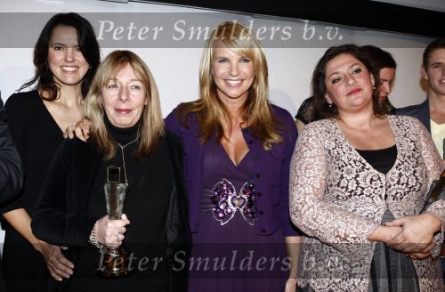 Hilversum 26 januari 2009
Linda de Mol bij de uitreiking van de gouden beelden bij beeld en geluid. Susan Visser en Annet Malherbe
Peter Smulders bv