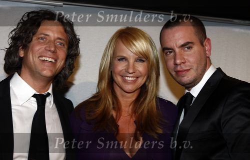 Hilversum 26 januari 2009
Linda de Mol bij de uitreiking van de gouden beelden bij beeld en geluid. Linda met Sander Vahle en Jeroen v Koningsbrugge
Peter Smulders bv