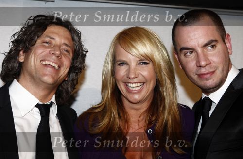 Hilversum 26 januari 2009
Linda de Mol bij de uitreiking van de gouden beelden bij beeld en geluid. Linda met Sander Vahle en Jeroen v Koningsbrugge
Peter Smulders bv