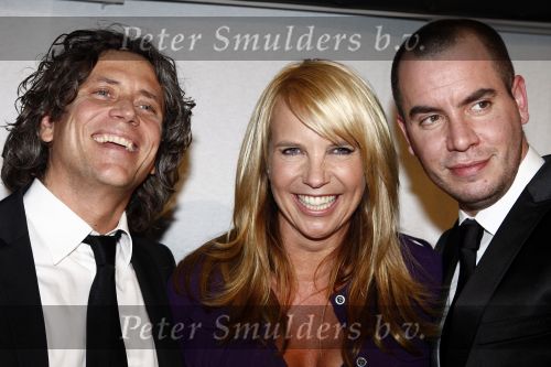 Hilversum 26 januari 2009
Linda de Mol bij de uitreiking van de gouden beelden bij beeld en geluid. Linda met Sander Vahle en Jeroen v Koningsbrugge
Peter Smulders bv