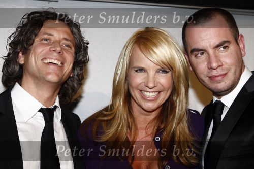 Hilversum 26 januari 2009
Linda de Mol bij de uitreiking van de gouden beelden bij beeld en geluid. Linda met Sander Vahle en Jeroen v Koningsbrugge
Peter Smulders bv
