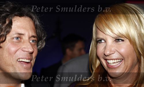 Hilversum 26 januari 2009
Linda de Mol bij de uitreiking van de gouden beelden bij beeld en geluid. Linda met Sander Vahle en Jeroen v Koningsbrugge
Peter Smulders bv