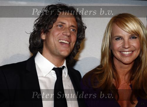 Hilversum 26 januari 2009
Linda de Mol bij de uitreiking van de gouden beelden bij beeld en geluid. Linda met Sander Vahle en Jeroen v Koningsbrugge
Peter Smulders bv