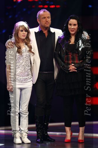 Hilversum 1 mei 2009
Halve finale van x factor in studio 22. Gordon met Lisa en Hester
Peter Smulders bv