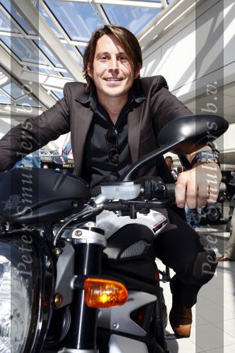 Amsterdam 12 mei 2009
Het blad Grazia organiseert samen met vespa scooters een leuke rally door amsterdam heen. Lodewijk Hoekstra
Peter Smulders bv