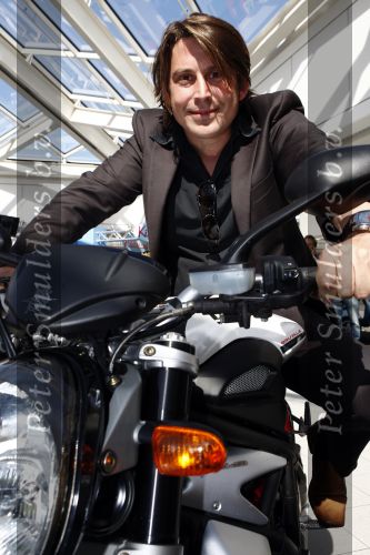 Amsterdam 12 mei 2009
Het blad Grazia organiseert samen met vespa scooters een leuke rally door amsterdam heen. Lodewijk Hoekstra
Peter Smulders bv
