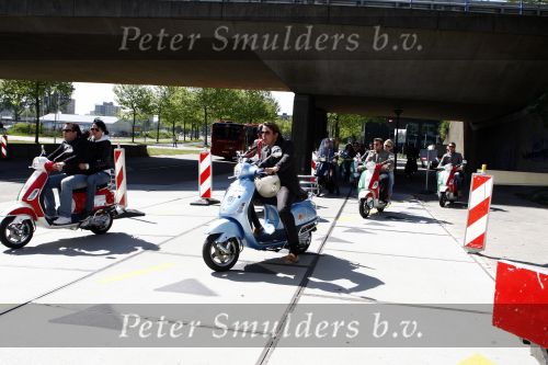 Amsterdam 12 mei 2009
Het blad Grazia organiseert samen met vespa scooters een leuke rally door amsterdam heen. Lodewijk Hoekstra
Peter Smulders bv