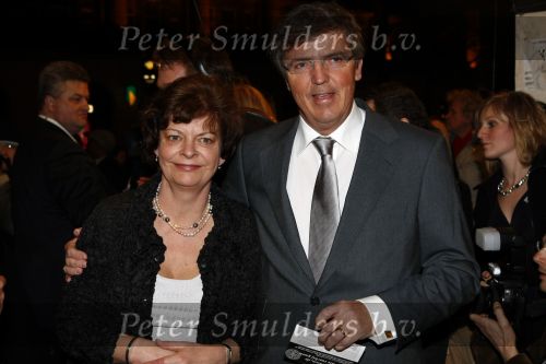 Amsterdam 11 maart 2008
Het boekenbal in de stadsschouwburg van Amsterdam.Loek Hermans met zijn vrouw
Peter Smulders bv