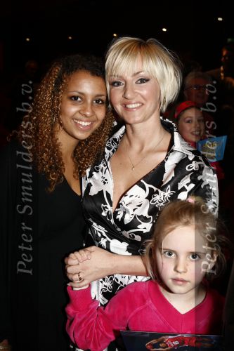 Tilburg 25 januari 2009
Premiere High school musical in de schouwburg van Tilburg . Lone v Roosendaal met dochters
Peter Smulders bv