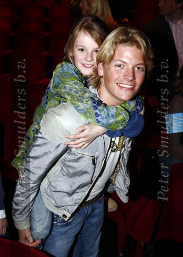Tilburg 25 januari 2009
Premiere High school musical in de schouwburg van Tilburg . Thomas Berge met dochter manager
Peter Smulders bv