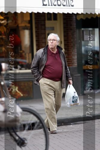 Amsterdam 30 maart april 2008
Louis v Dijk aan het winkelen op de cornelis schuytstraat.
Peter Smulders bv