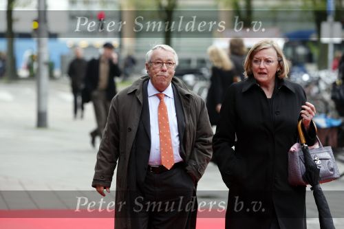 Utrecht 28 april 2009
Pieter v Vollenhoven viert zijn 70e verjaardag in het Beatrix theater in Utrecht. Louis v Dijk met vriendin
Peter Smulders bv