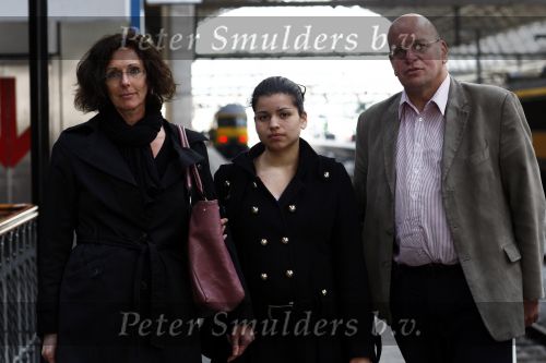 Amsterdam 24 april 2009
Fred Teeven heeft gesprek met Lucia en maria Mosterd op het centraal station van Amsterdam.
Peter Smulders bv