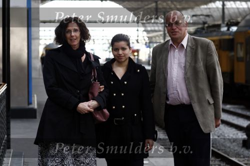 Amsterdam 24 april 2009
Fred Teeven heeft gesprek met Lucia en maria Mosterd op het centraal station van Amsterdam.
Peter Smulders bv