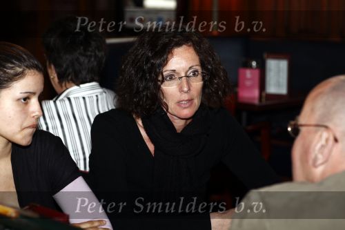 Amsterdam 24 april 2009
Fred Teeven heeft gesprek met Lucia en maria Mosterd op het centraal station van Amsterdam.
Peter Smulders bv