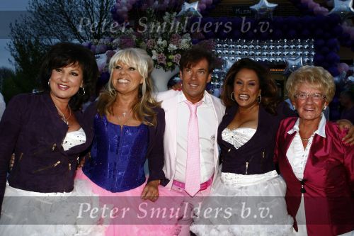 Amsterdam 27 april 2009
Feestje van Gerard Joling voor zijn 49e verjaardag bij cafe het Kalfje. Luv met Patty Brard Marga Scheide en Jose Hoebee
Peter Smulders bv