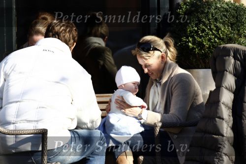 Amsterdam 17 februari 2008
Maarten Lafeber met vrouw en baby op terras in Amsterdam.
Peter Smulders bv