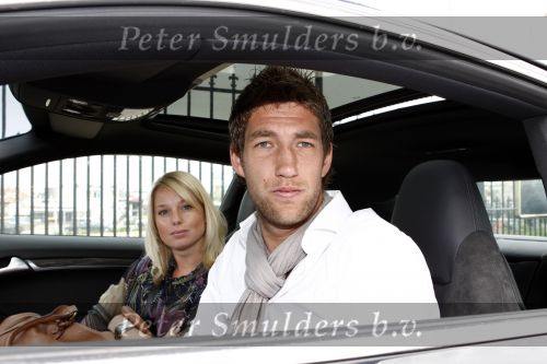Noordwijk 3 juni 2008
Het Nederlands elftal vertrekt vanaf hotel huis ter Duin naar Schiphol voor het EK voetbal in Zwitserland en Oostenrijk. 
Maarten Stekelenburg met zijn vrouw