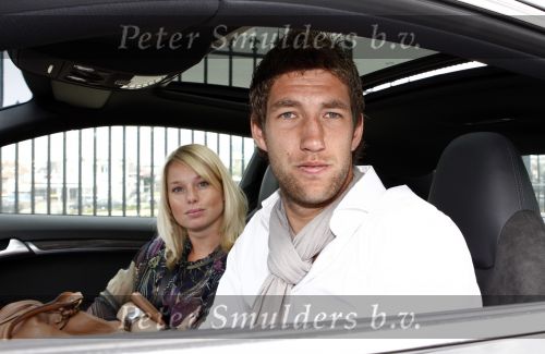 Noordwijk 3 juni 2008
Het Nederlands elftal vertrekt vanaf hotel huis ter Duin naar Schiphol voor het EK voetbal in Zwitserland en Oostenrijk. 
Maarten Stekelenburg met zijn vrouw