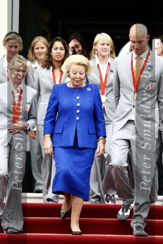 Den Haag 27 augustus 2008
De Olympische medaille winnaars van Peking op het bordes bij Koningin Beatrix. Aanwezig oa Anky v Grunsven Maarten v d Weijden Inge Dekker Marianne Vos Naomi v As Fatima de Moreiro Melo, anky v Grunsven Deborah Gravenstijn...
Peter Smulders bv