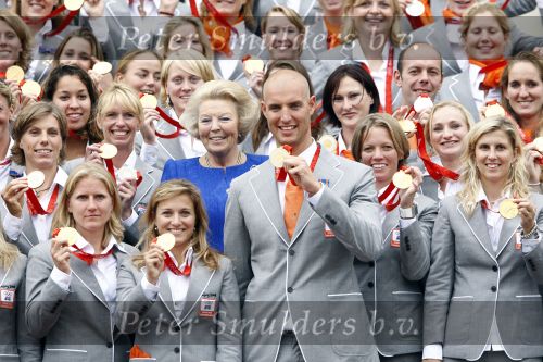 Den Haag 27 augustus 2008
De Olympische medaille winnaars van Peking op het bordes bij Koningin Beatrix. Aanwezig oa Anky v Grunsven Maarten v d Weijden Inge Dekker Marianne Vos Naomi v As Fatima de Moreiro Melo, anky v Grunsven Deborah Gravenstijn...
Peter Smulders bv