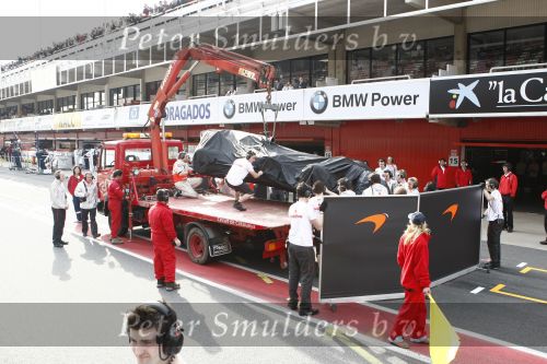 Barcelona 11 maart 2009
Test dag voor de formule 1 teams op het circuit van Barcelona. de mercedes Maclaren van Lewis Hamilton na ongeluk
Peter Smulders bv