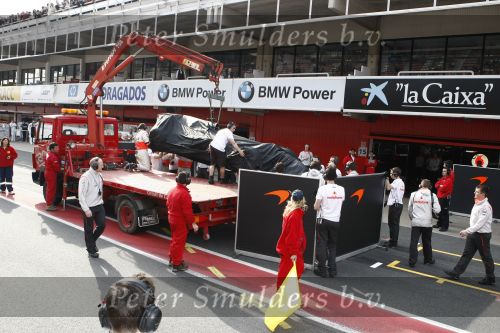 Barcelona 11 maart 2009
Test dag voor de formule 1 teams op het circuit van Barcelona. de mercedes Maclaren van Lewis Hamilton na ongeluk
Peter Smulders bv
