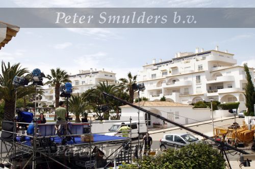 Praia da luz 3 mei 2008
Vandaag was het precies 1 jaar geleden dat Madeleine Mc Cann verdwenen is.  Ze sliepen toen in hotel ocean Club. Op deze dag was er een herdenkingsdiens in de kerk van het dorp. Familie, Michael Wright Sandy Cameron   waren aanwezig. Er waren veel cameraploegen en fotograven aanwezig.
Peter Smulders bv