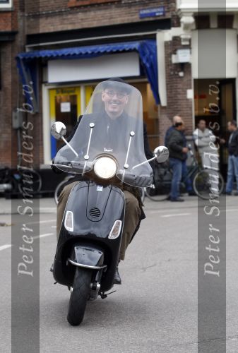 Amsterdam 31 oktober 2007
Maik de Boer op zijn vespa scooter.