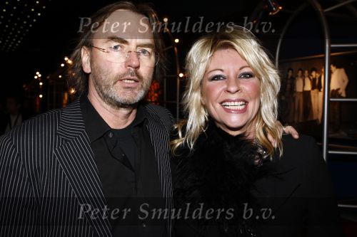 Hilversum 5 maart 2009
Uitreiking gouden buma harpen in studi 21. Manuela kemp met vriend
Peter Smulders bv
