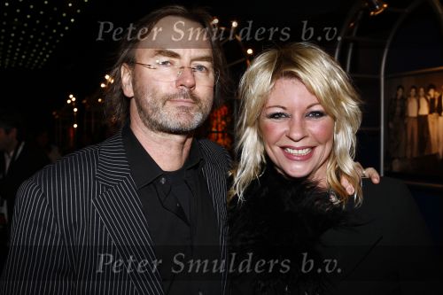 Hilversum 5 maart 2009
Uitreiking gouden buma harpen in studi 21. Manuela kemp met vriend
Peter Smulders bv