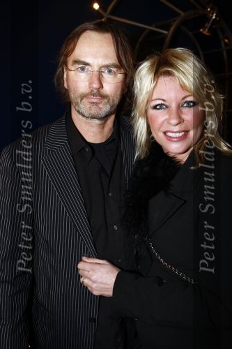 Hilversum 5 maart 2009
Uitreiking gouden buma harpen in studi 21. Manuela kemp met vriend
Peter Smulders bv