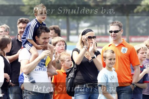 Amsterdam 7 juni 2008
Marc Overmars en zijn vrouw Chantal v Woensel met hun kinderen en zoons van broer bij dag voor ADHD op de toekomst bij Ajax.