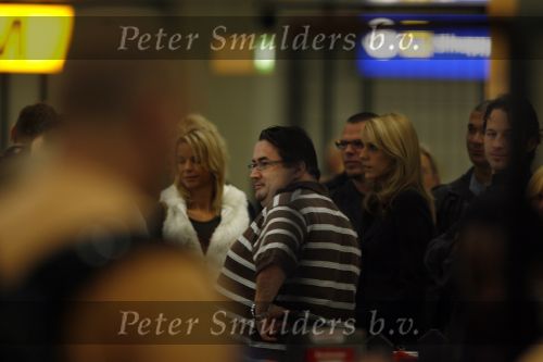 Schiphol 5 juli 2007
Gordon met zijn nieuwe vriend Edwin  en oa Ruud Gullit Christine Kroonenberg en Marc v d Linden op schiphol. Ze gaan de verjaardag van Gordon vieren op Mykanos.