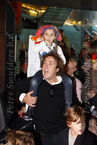 Amsterdam 6 oktober 2007
Leontine Marco Jada Senna en Luca Borsato bij de premiere van de Kabouter Plop film in de amsterdam arena Pathe.