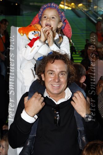 Amsterdam 6 oktober 2007
Leontine Marco Jada Senna en Luca Borsato bij de premiere van de Kabouter Plop film in de amsterdam arena Pathe.
