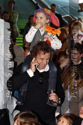 Amsterdam 6 oktober 2007
Leontine Marco Jada Senna en Luca Borsato bij de premiere van de Kabouter Plop film in de amsterdam arena Pathe.