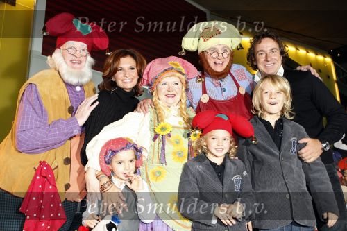 Amsterdam 6 oktober 2007
Leontine Marco Jada Senna en Luca Borsato bij de premiere van de Kabouter Plop film in de amsterdam arena Pathe.