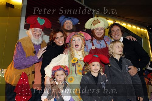 Amsterdam 6 oktober 2007
Leontine Marco Jada Senna en Luca Borsato bij de premiere van de Kabouter Plop film in de amsterdam arena Pathe.