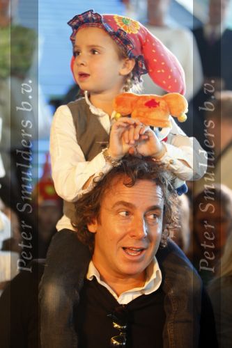 Amsterdam 6 oktober 2007
Leontine Marco Jada Senna en Luca Borsato bij de premiere van de Kabouter Plop film in de amsterdam arena Pathe.