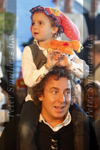 Amsterdam 6 oktober 2007
Leontine Marco Jada Senna en Luca Borsato bij de premiere van de Kabouter Plop film in de amsterdam arena Pathe.