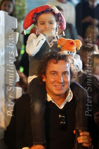 Amsterdam 6 oktober 2007
Leontine Marco Jada Senna en Luca Borsato bij de premiere van de Kabouter Plop film in de amsterdam arena Pathe.