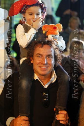 Amsterdam 6 oktober 2007
Leontine Marco Jada Senna en Luca Borsato bij de premiere van de Kabouter Plop film in de amsterdam arena Pathe.