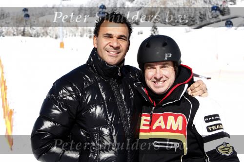 Fiss 15 februari 2009
Ruud Gullit met Joelle en Maxim op wintersport. Ook Marco Borsato en Leontien en Luca Jada en Senna zijn op skivakantie.
Peter Smulders bv